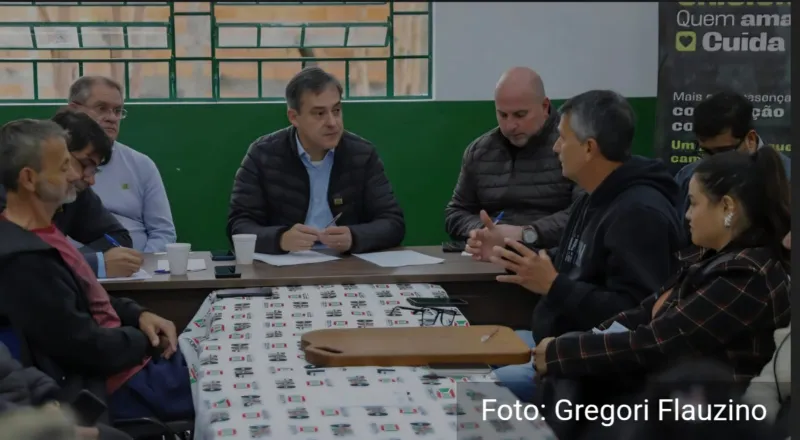 Sob benção de Padre, Prefeito inicia por Rio Maina mutirão pelos bairros da cidade