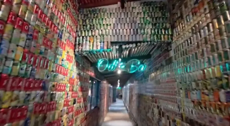Construído com 80 mil latas de cervejas, o Bar do Odi é uma verdadeira obra de arte em Criciúma