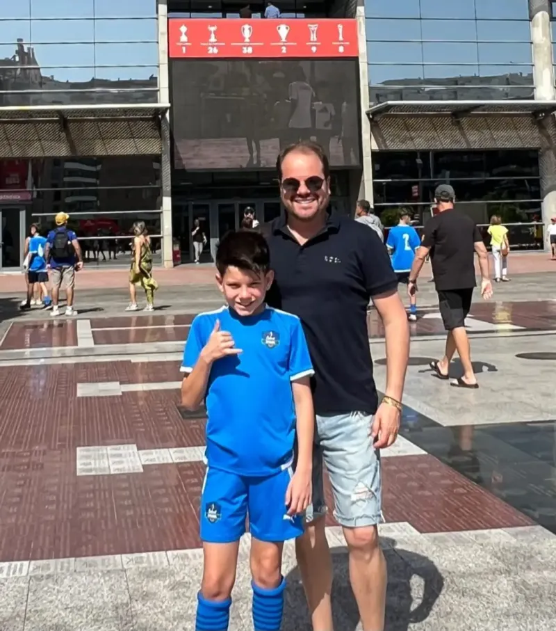 Casal criciumense atravessou o oceano para levar o filho para jogar futebol na Europa