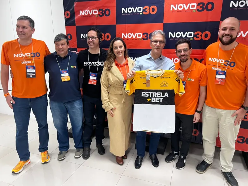 Governador de Minas Gerais recebe camisa do Criciúma