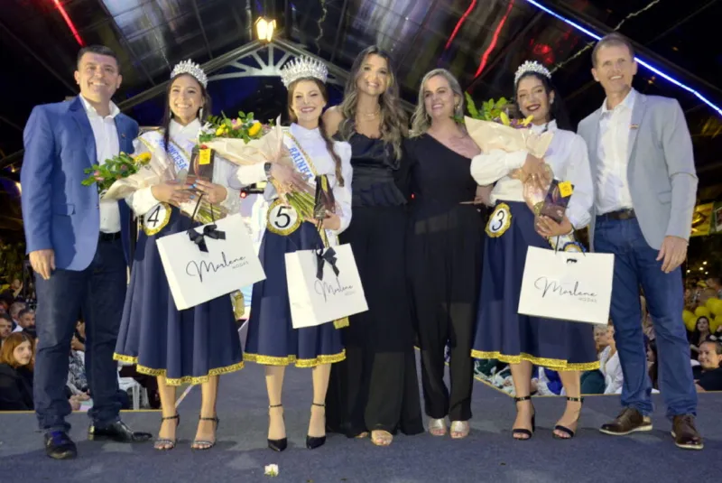 Festival de beija mão de políticos marca a festa do colono em Siderópolis