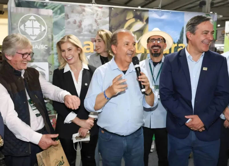 Jorginho Mello é mais uma vez recebido festivamente em Criciúma