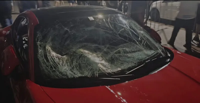 Carro de luxo avaliado em 1 milhão de reais atropela e mata pedestre no sul do estado