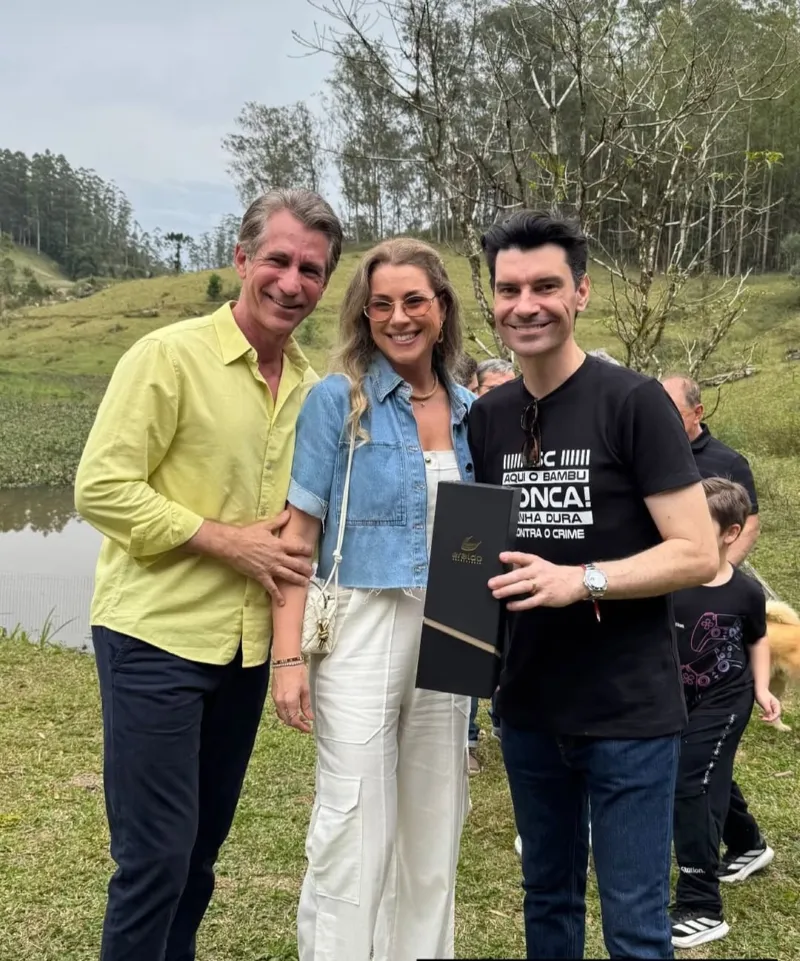 De milionários a políticos: a festa de Ulisses Gabriel