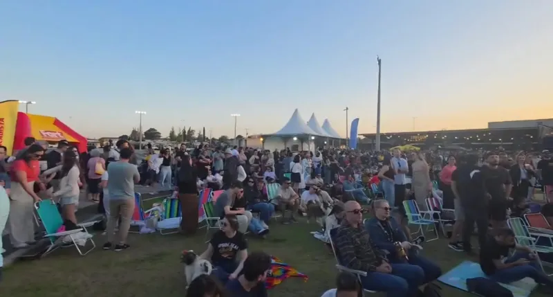 Dazaranha arrasta multidão em show no parque da prefeitura