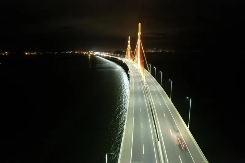 Ponte Anita Garibaldi ganha iluminação amarela em apoio ao Setembro Amarelo