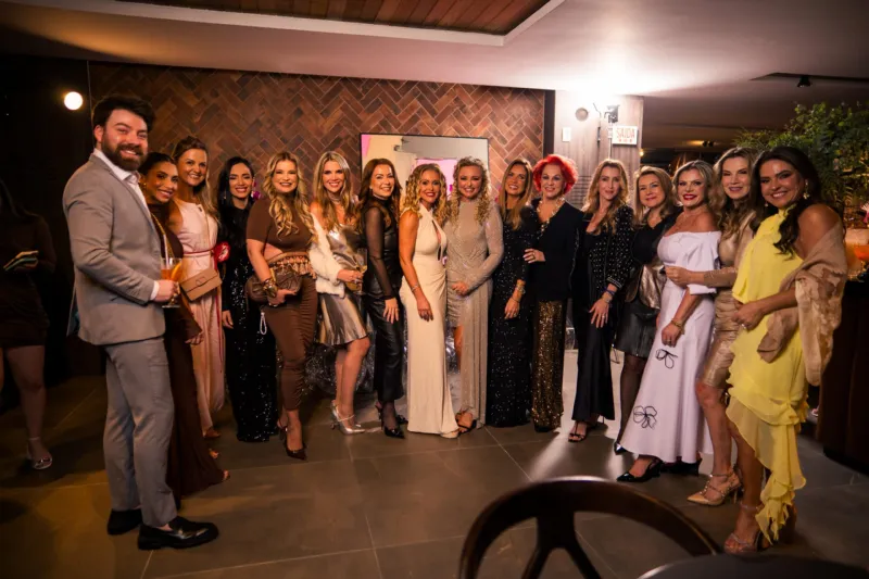 Artista plástica e socialite Simone Coelho celebra aniversário com festa requintada