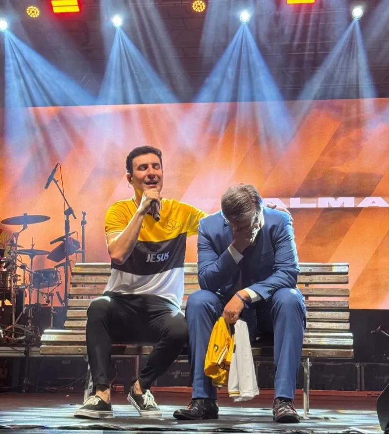 Leandro Borges emociona 15 mil pessoas em show no Parque das Nações, em Criciúma