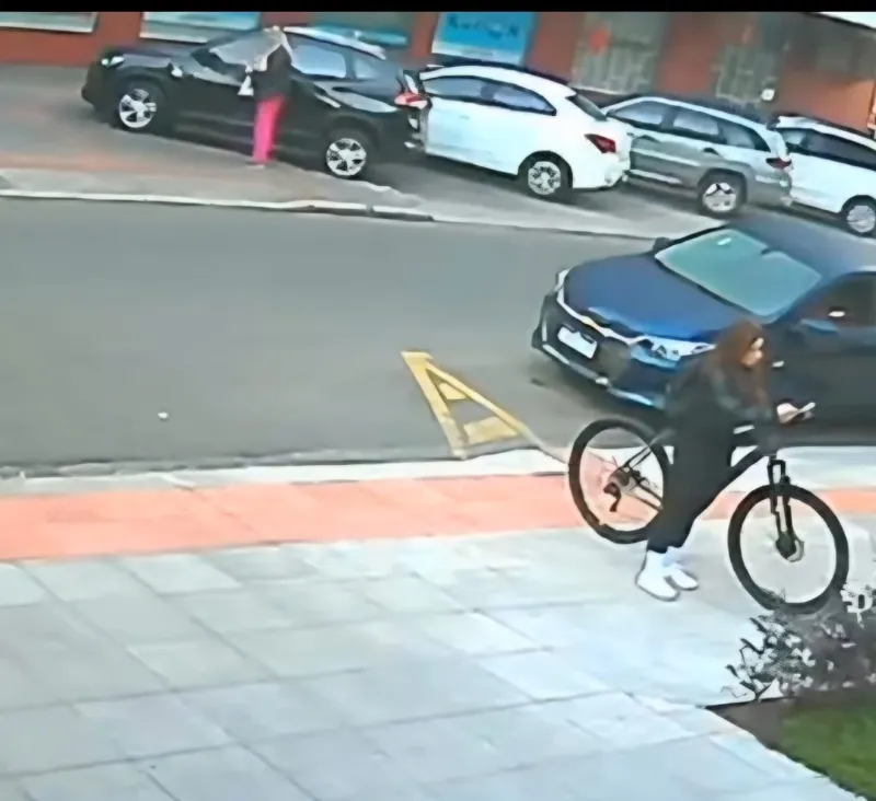 Mulher é rendida por bandido armado no Centro de Criciúma