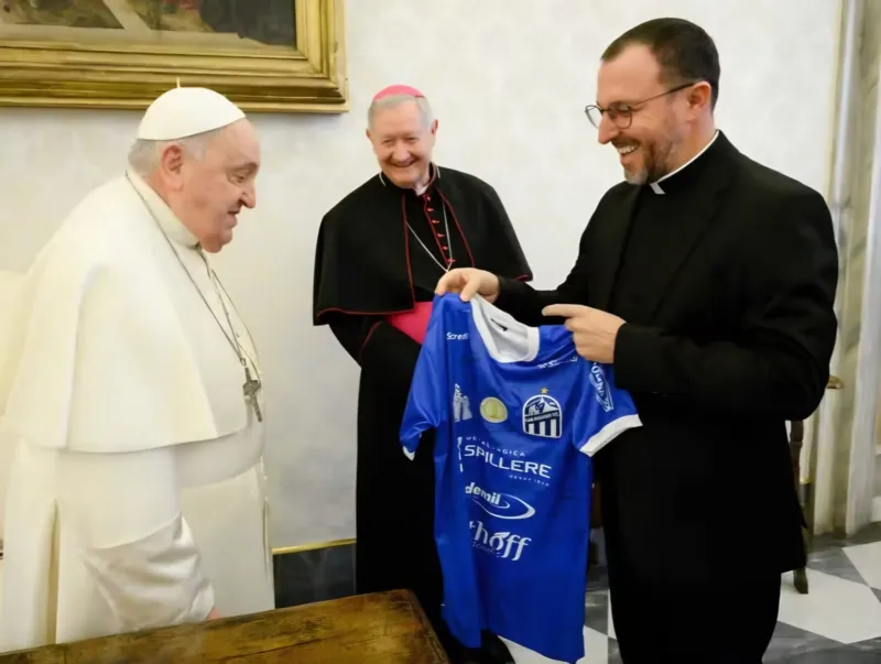 Papa Abençoa o Tigre, Mas a Torcida Lembra: o Caravaggio Também Foi… e Caiu