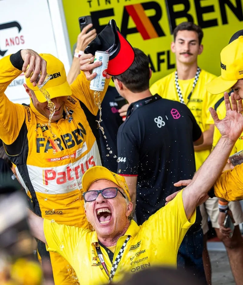 Herdeiro da Farben celebra título brasileiro na categoria mais milionária do automobilismo nacional