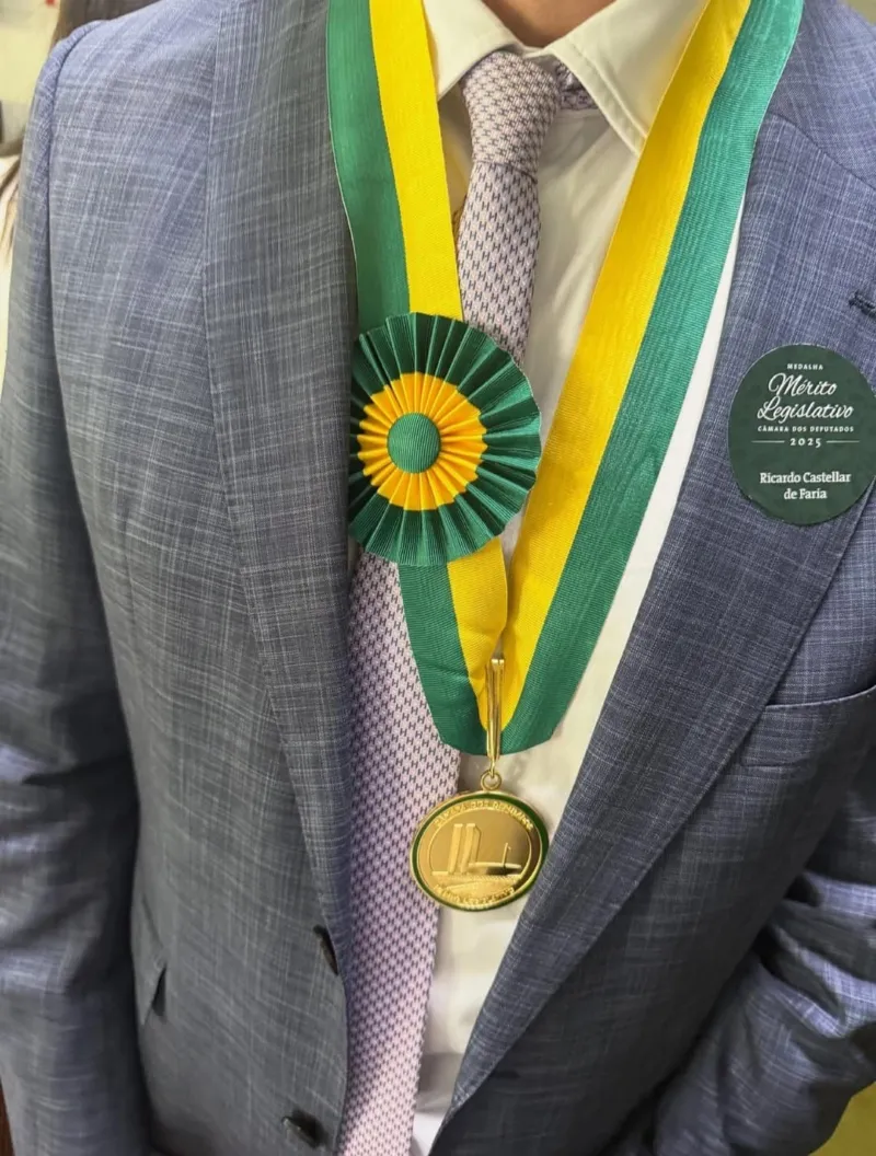 Bilionário criciumense é homenageado no Congresso Nacional e sequee voando alto
