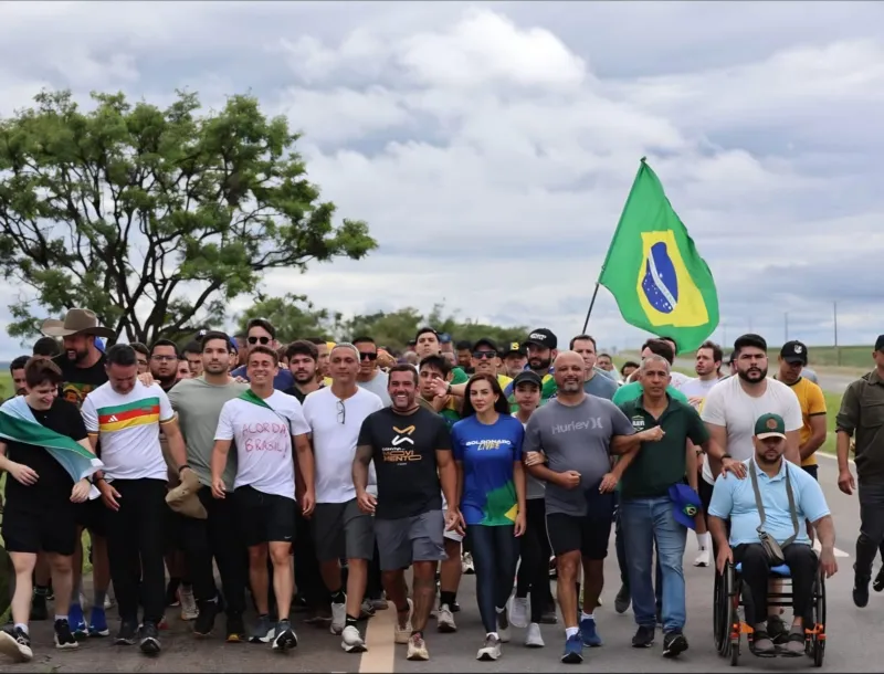 Deputados de Criciúma se unem à caravana de Nikolas Ferreira em marcha até Brasília