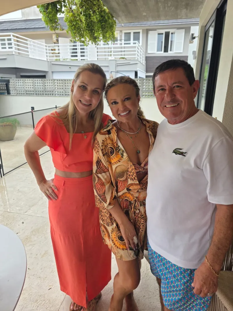 Carnes, drinks e boa música marcam tarde de verão em mansão no Rincão