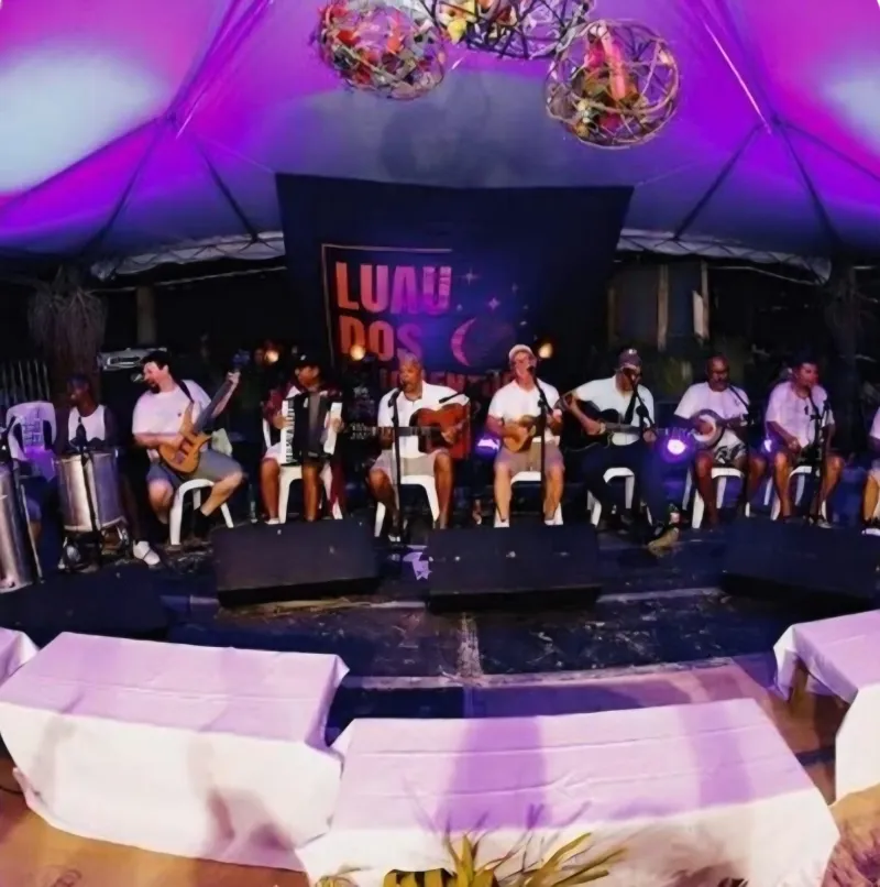 Rincão se despede do verão com luau histórico à beira-mar