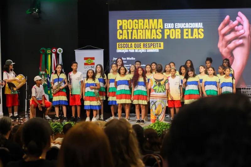 Escolas de Criciúma recebem ações do Catarinas por Elas