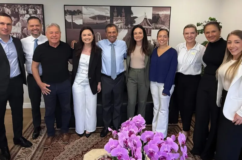 Prestígio em alta: Júlio Garcia celebra aniversário com chuva de homenagens