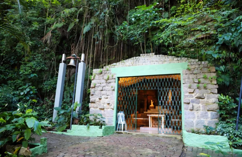 Entre prédios de luxo, um refúgio de fé no centro de Criciúma