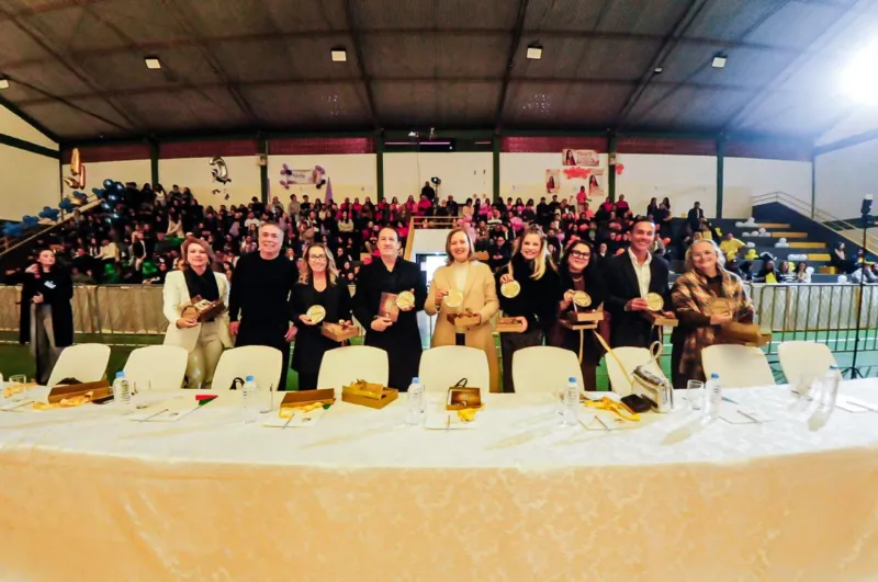 Emoção, brilho e torcida marcam escolha da nova Corte da CocalFest em Cocal do Sul