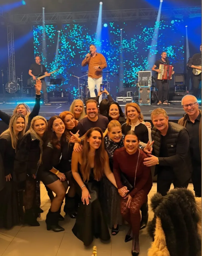 Com 160 latas de Brahma no camarim, Zeca Pagodinho faz show histórico no AM Master Hall