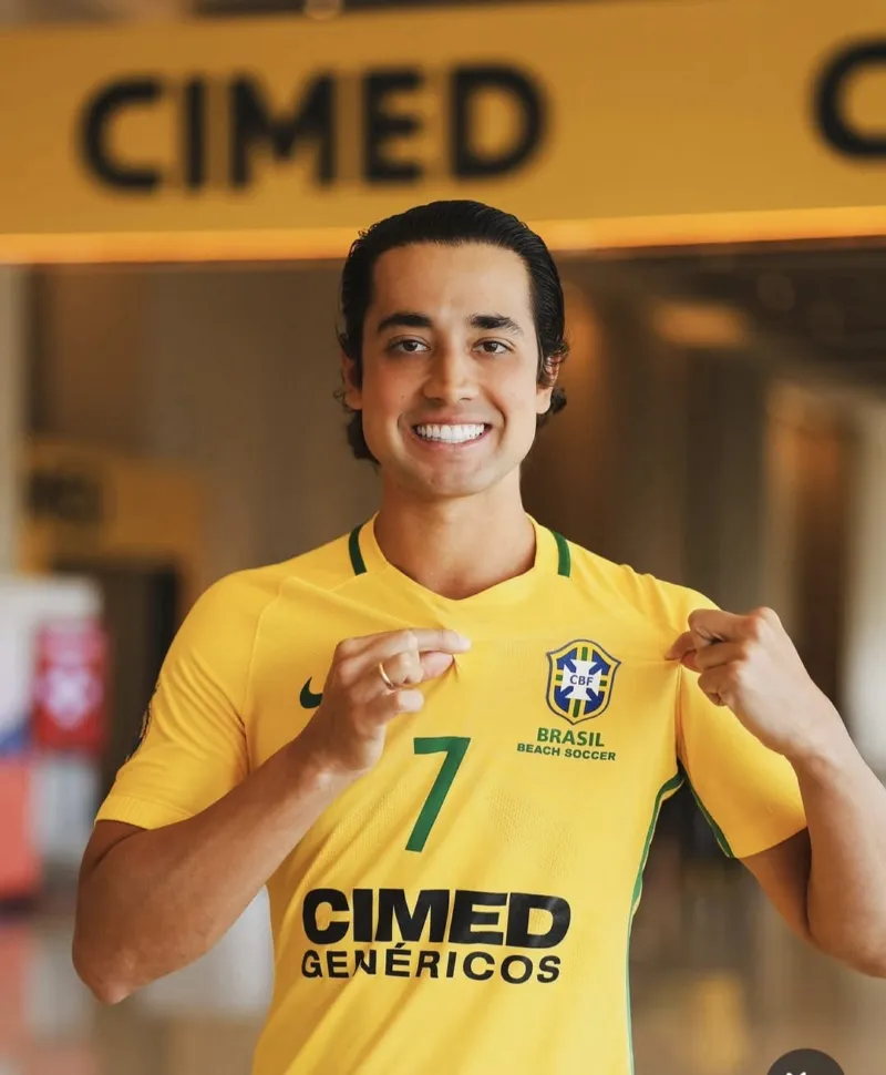 Bilionário da Cimed aterrissa de jatinho em Criciúma