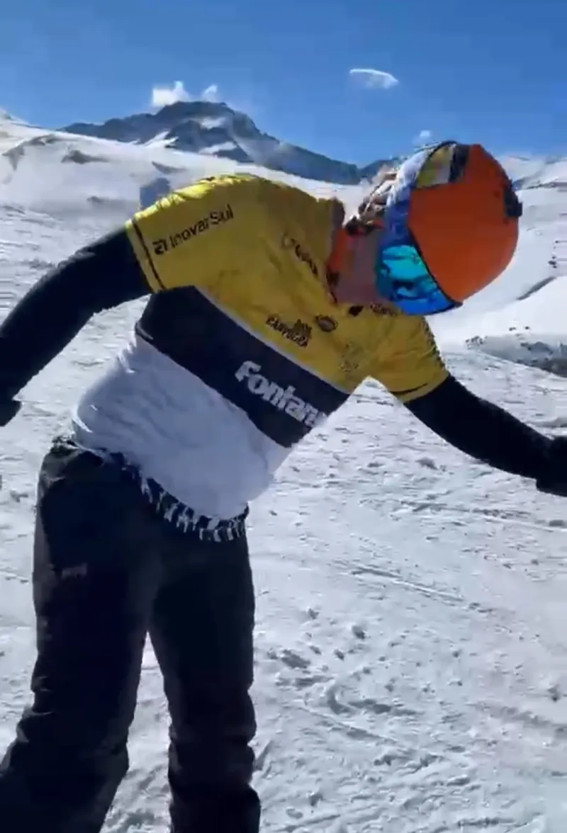Tigre invade os Alpes e faz bonito na neve