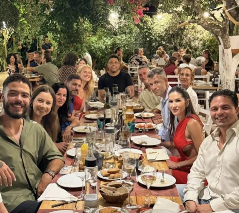 Empresário criciumense curte férias em Ibiza ao lado de Ronaldo Fenômeno