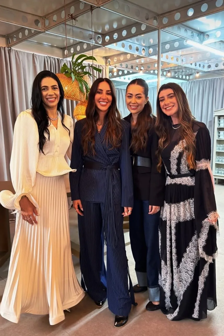 Fé, glamour e muitos looks: mulheres transformam conferência em passarela