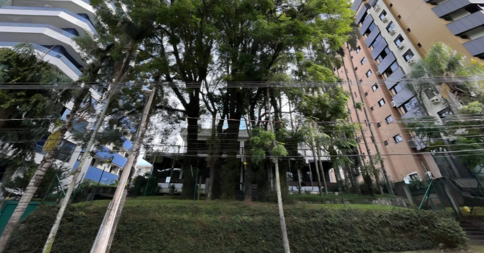 Mansão dos R$ 25 milhões volta ao jogo e pode ser negociada na base da permuta