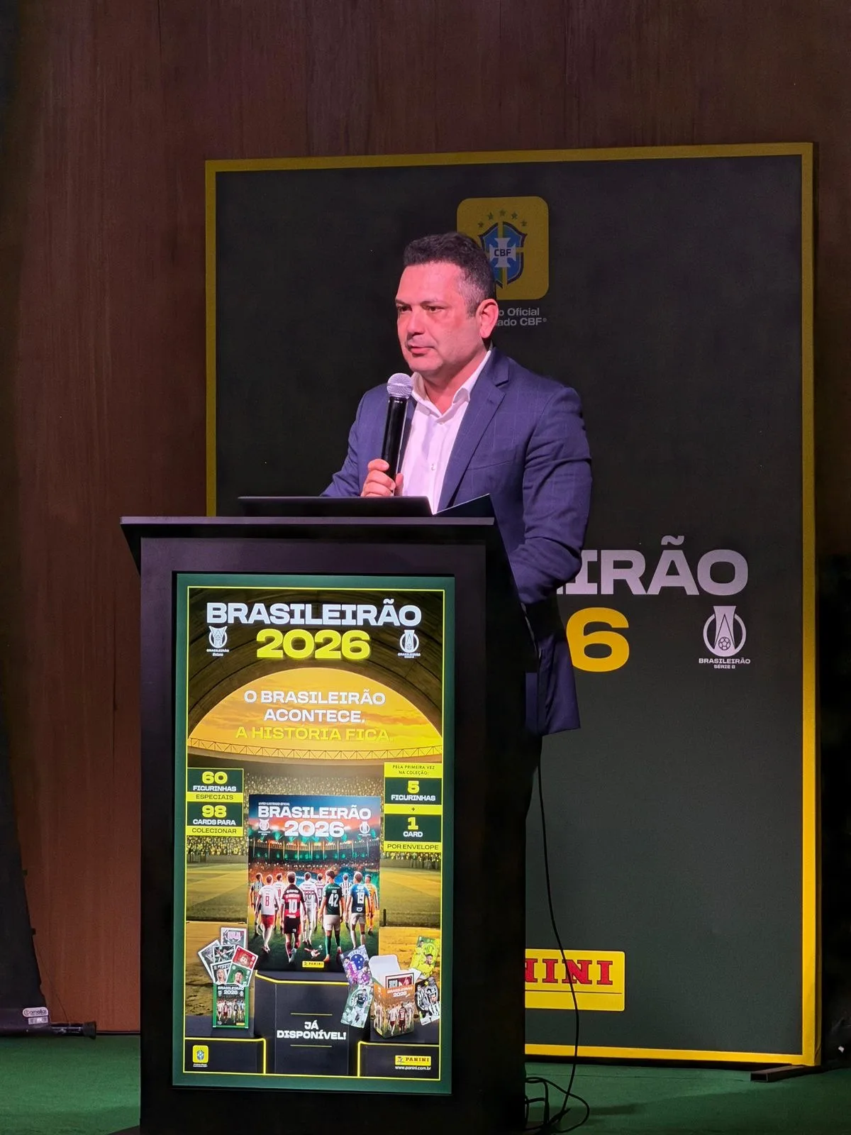 Criciumense por trás da nova febre das figurinhas do Brasileirão 2026
