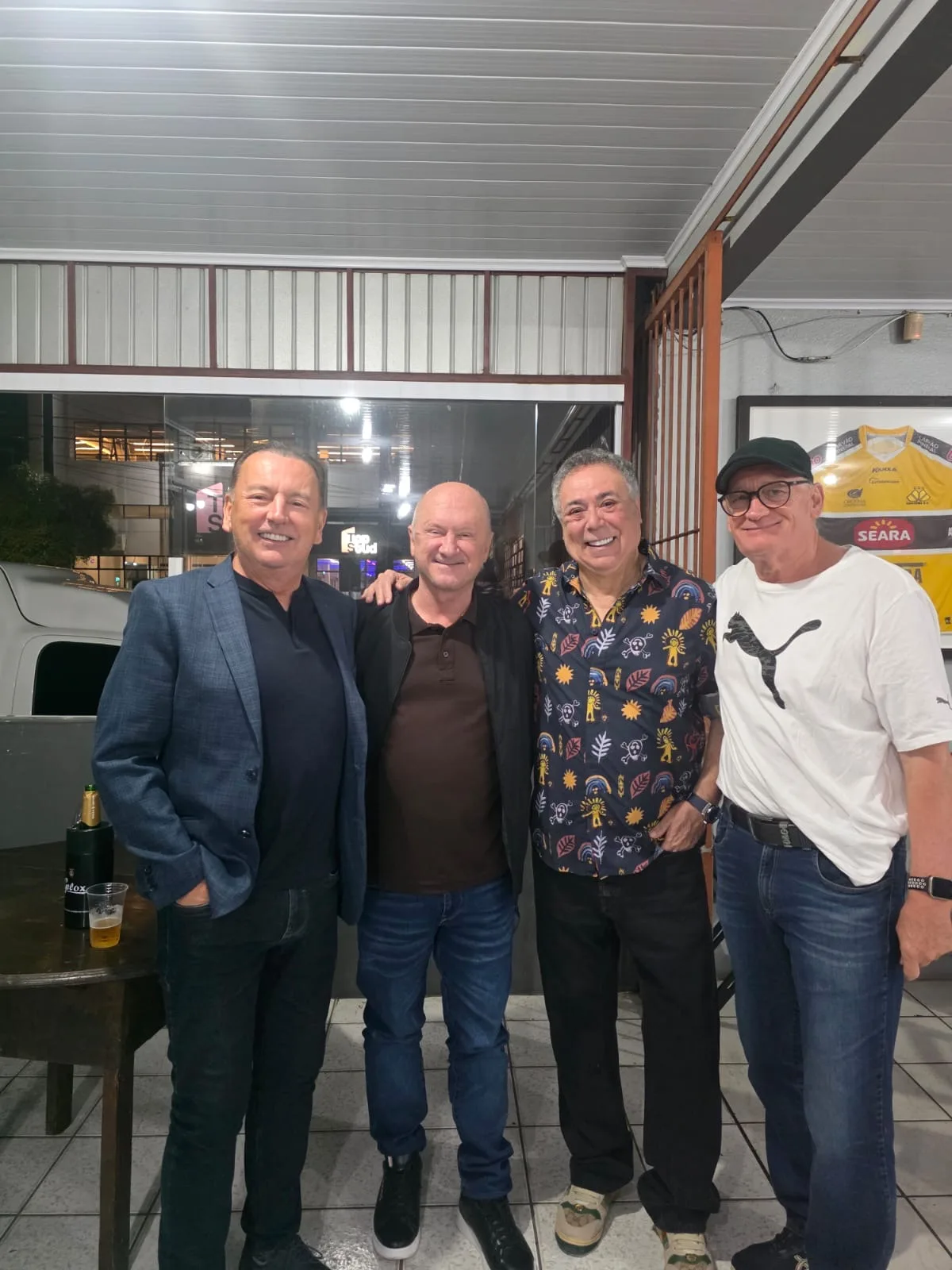 Bilionários de Criciúma trocam o luxo pelo boteco para celebrar aniversário de Jaime Dal Farra