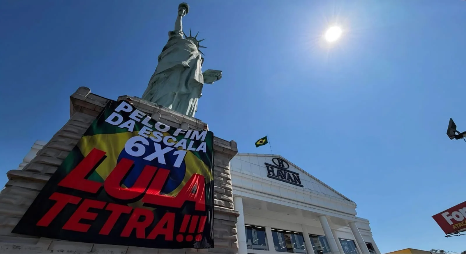 Piriguete criciumense sobe na Havan e ganha fama nacional