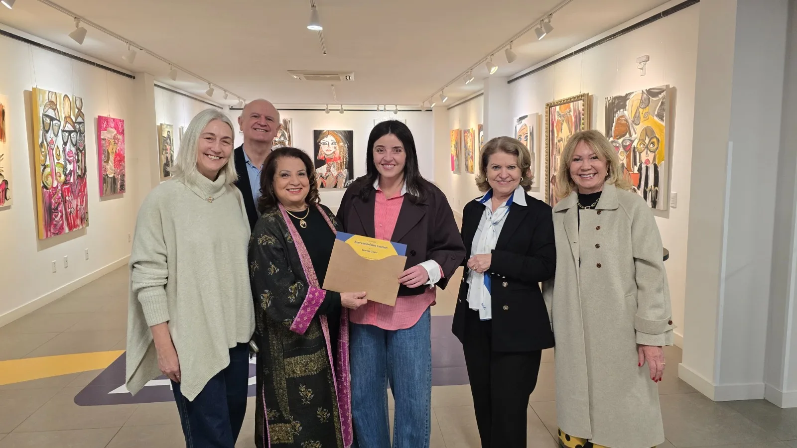Herdeira de tradicional família de Criciúma abre exposição na Acic