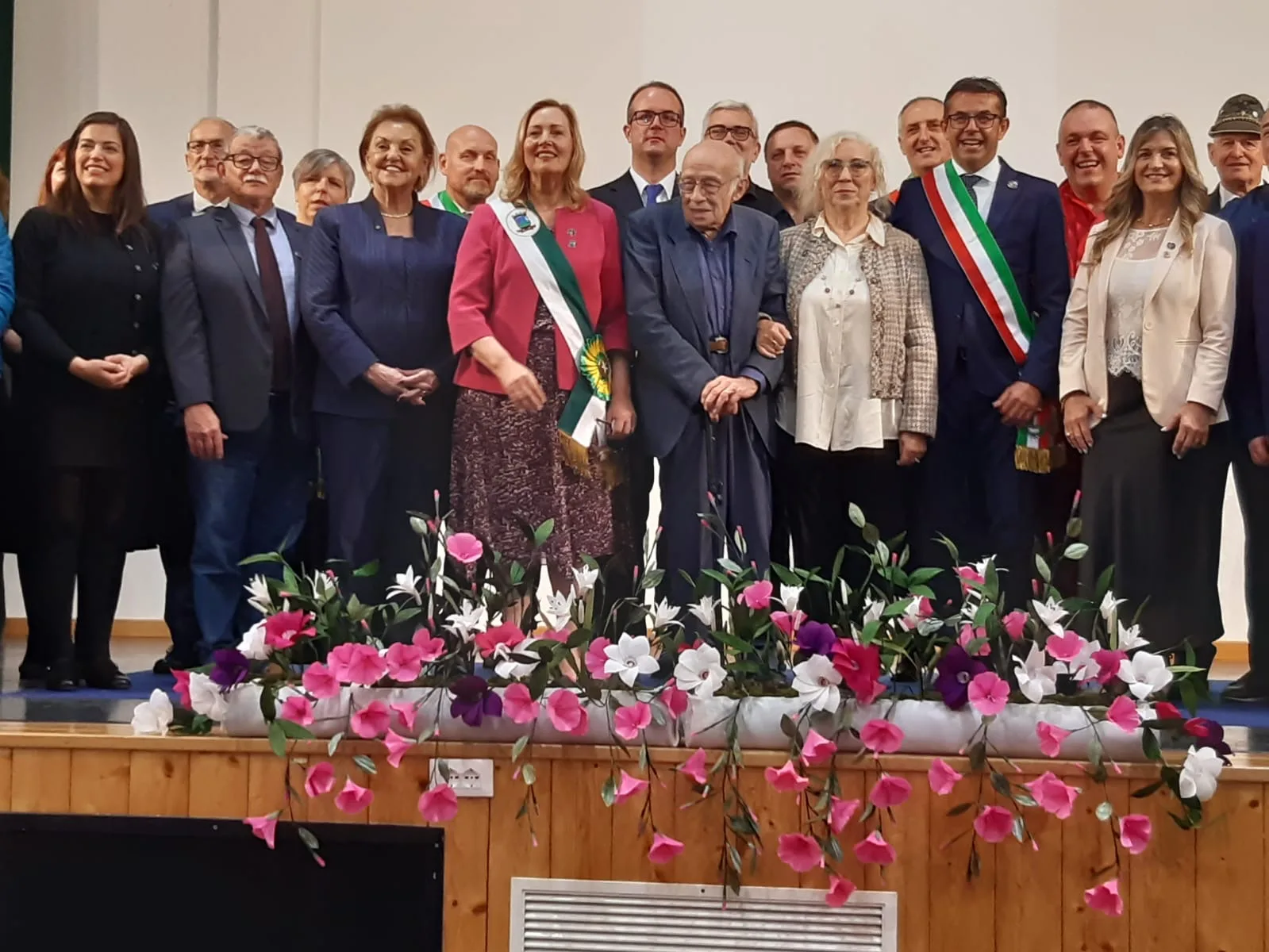 Comitiva de autoridades de Urussanga curtem festa de Gemellagio na Itália
